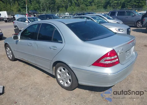 2006 Mercedes-Benz C-Class Luxury z USA, uszkodzony, nr VIN WDBRF92H86F794117